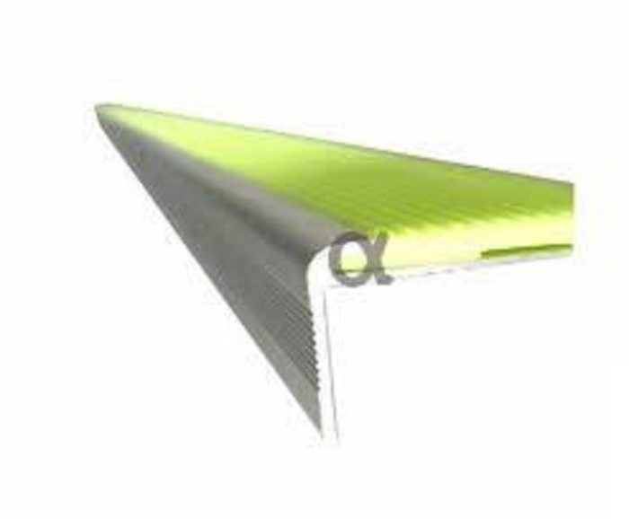 Perfil escalera aluminio anodizado acabado plata, superficie fotoluminiscente estriada antideslizante (1mx65 mm) 332393